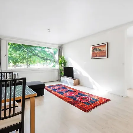 Wehost Peaceful 1-bedroom Unit Close To Metro And With A Park-view @wehost Lahnaruohontie *