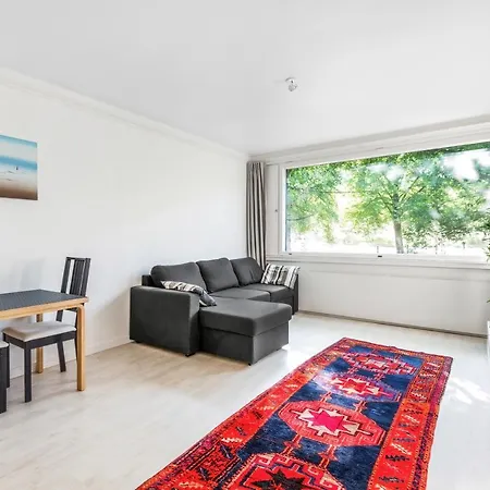 Apartmán Wehost Peaceful 1-bedroom Unit Close To Metro And With A Park-view @wehost Lahnaruohontie *