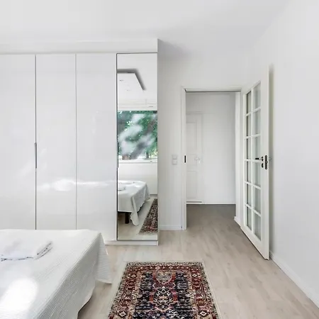 Wehost Peaceful 1-bedroom Unit Close To Metro And With A Park-view @wehost Lahnaruohontie Apartament *