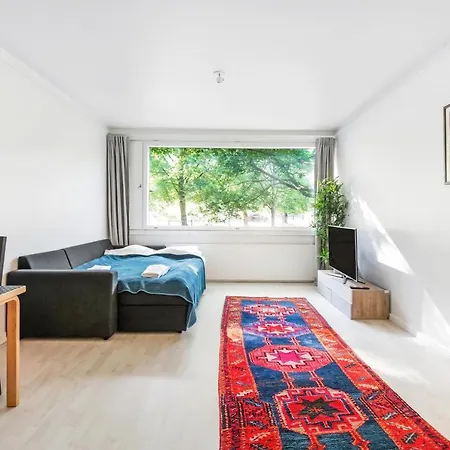 Wehost Peaceful 1-bedroom Unit Close To Metro And With A Park-view @wehost Lahnaruohontie