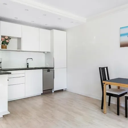 Wehost Peaceful 1-bedroom Unit Close To Metro And With A Park-view @wehost Lahnaruohontie