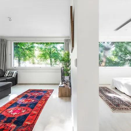 Wehost Peaceful 1-bedroom Unit Close To Metro And With A Park-view @wehost Lahnaruohontie *