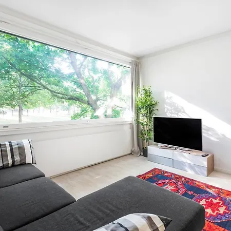 Wehost Peaceful 1-bedroom Unit Close To Metro And With A Park-view @wehost Lahnaruohontie