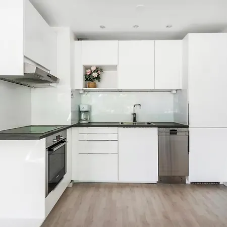 Wehost Peaceful 1-bedroom Unit Close To Metro And With A Park-view @wehost Lahnaruohontie Helsinki